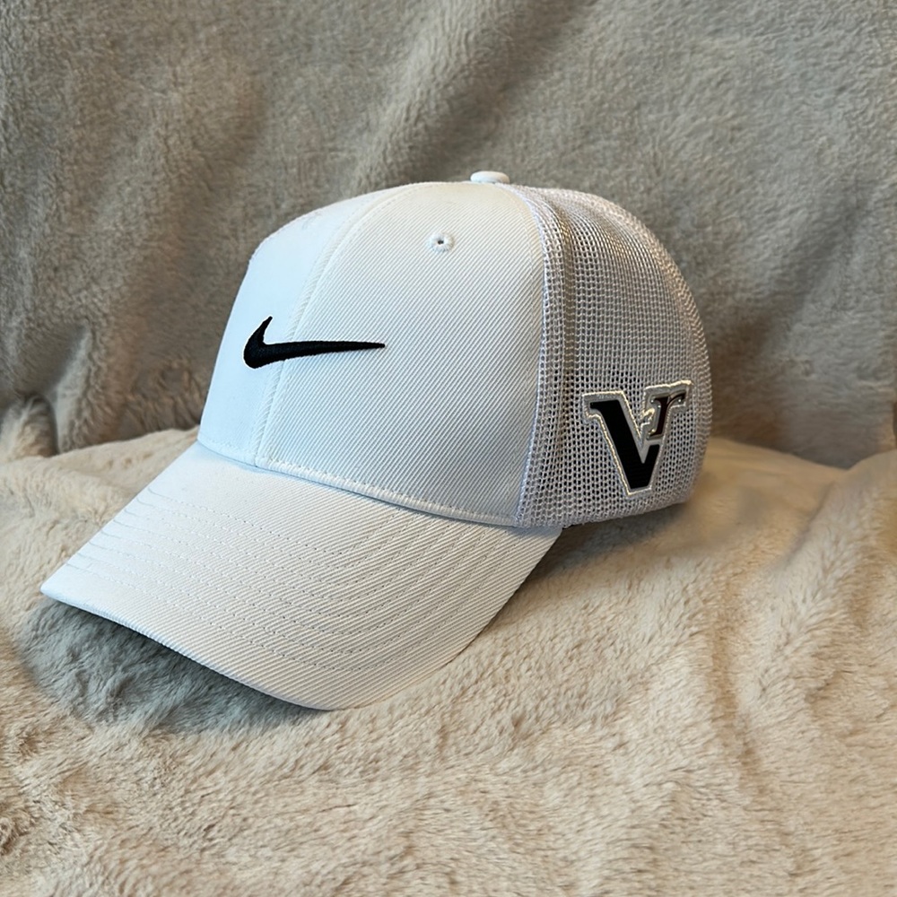 Nike White Golf Hat Cap  L/XL NWOT